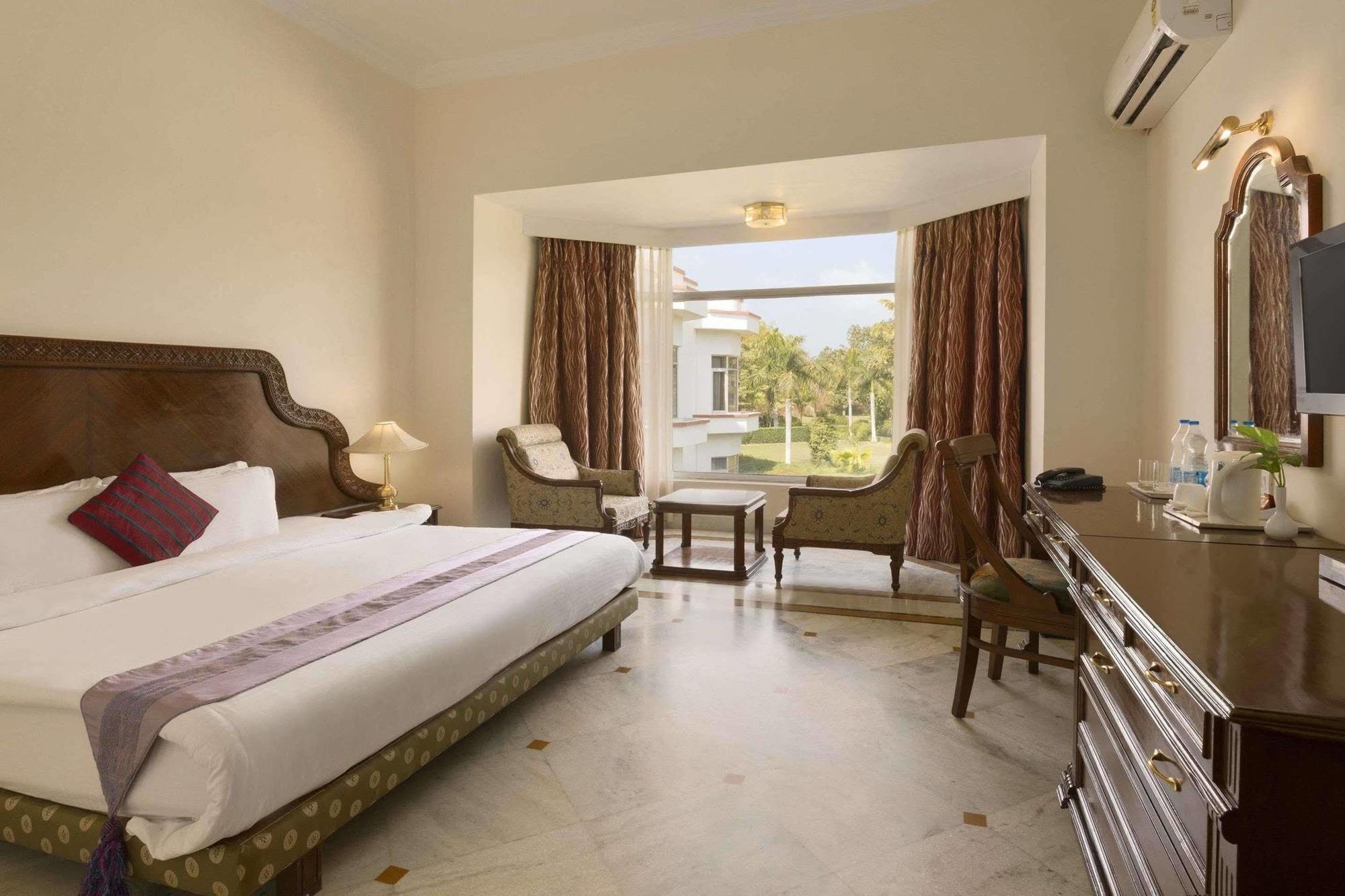 מלון Ramada קג'ורהו מראה חיצוני תמונה